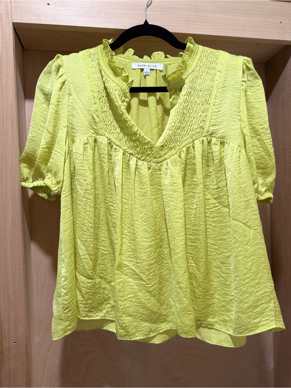 Rose & Olive Bright Lime Smocked V-Neck Puff Sleeve Blouse Size Large